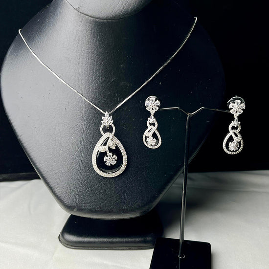 Flora Teardrop Necklace Set