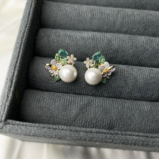 Pearl Glow Studs
