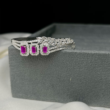 Mira Handcuff